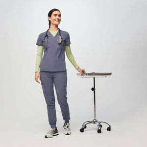 FIGS XS Catarina Scrub Top + S PETITE Zamora Jogger Scrub Pants in SPACE NAVY